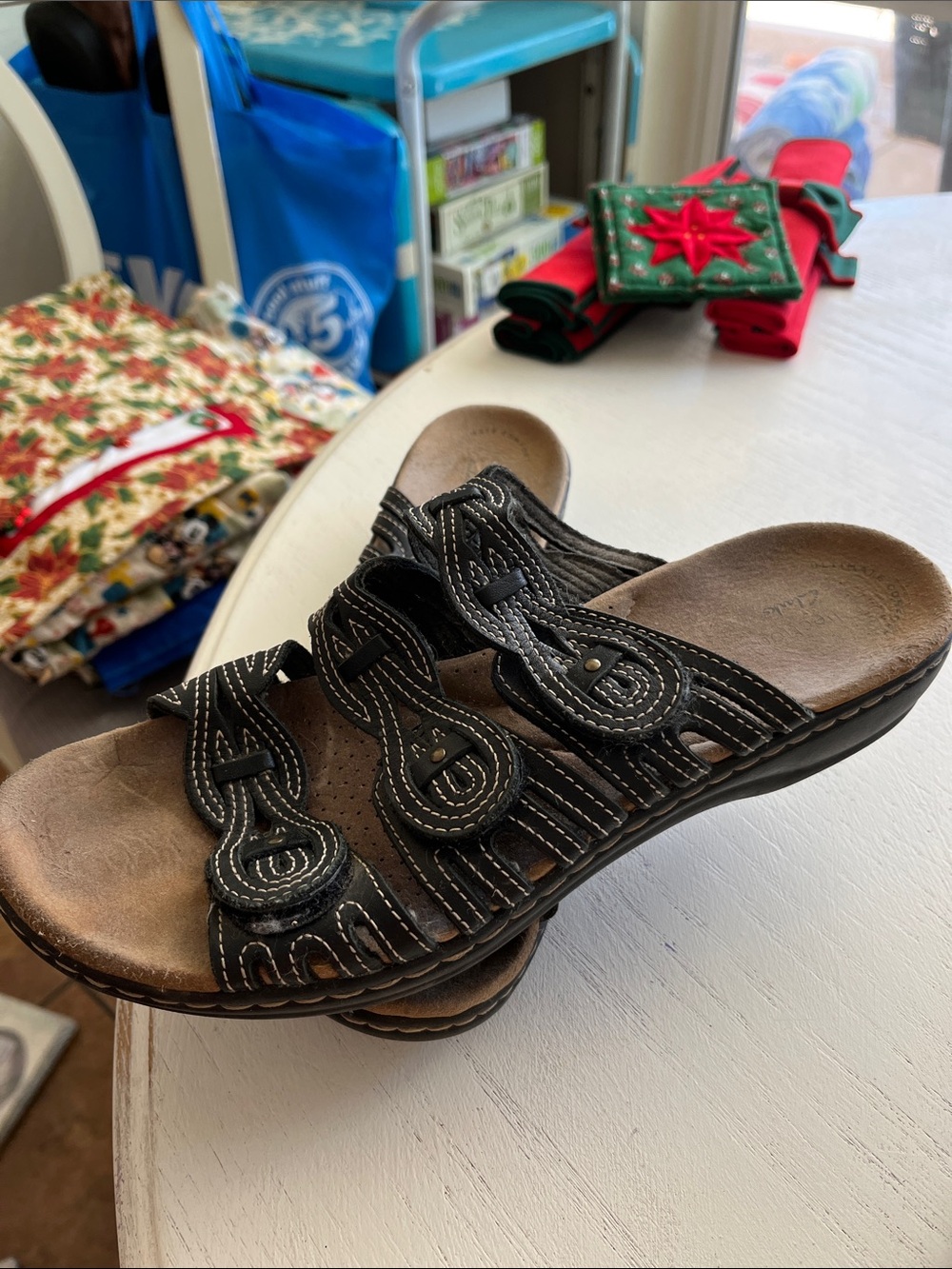 Clarks Slip-On Sandals for Women - Black Size 8 - Picture 2 of 4